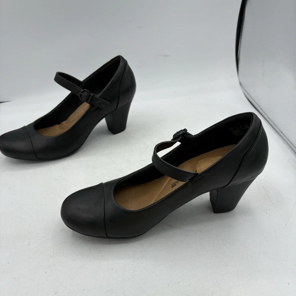 Clarks pre owned